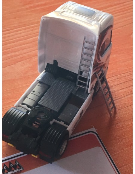 Silver truck ladder - M209 details