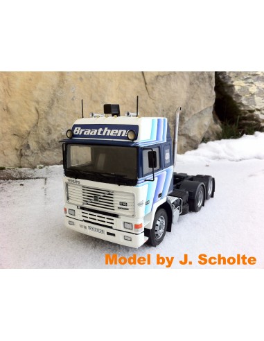 Volvo F12 Globetrotter gradient blue - M67438 - J. Scholte model - front
